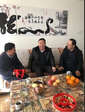 敦煌種業(yè)領(lǐng)導(dǎo)看望慰問公司老干部、老黨員及困難黨員職工