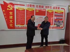 敦煌種業(yè)領(lǐng)導(dǎo)看望慰問公司老干部、老黨員及困難黨員職工