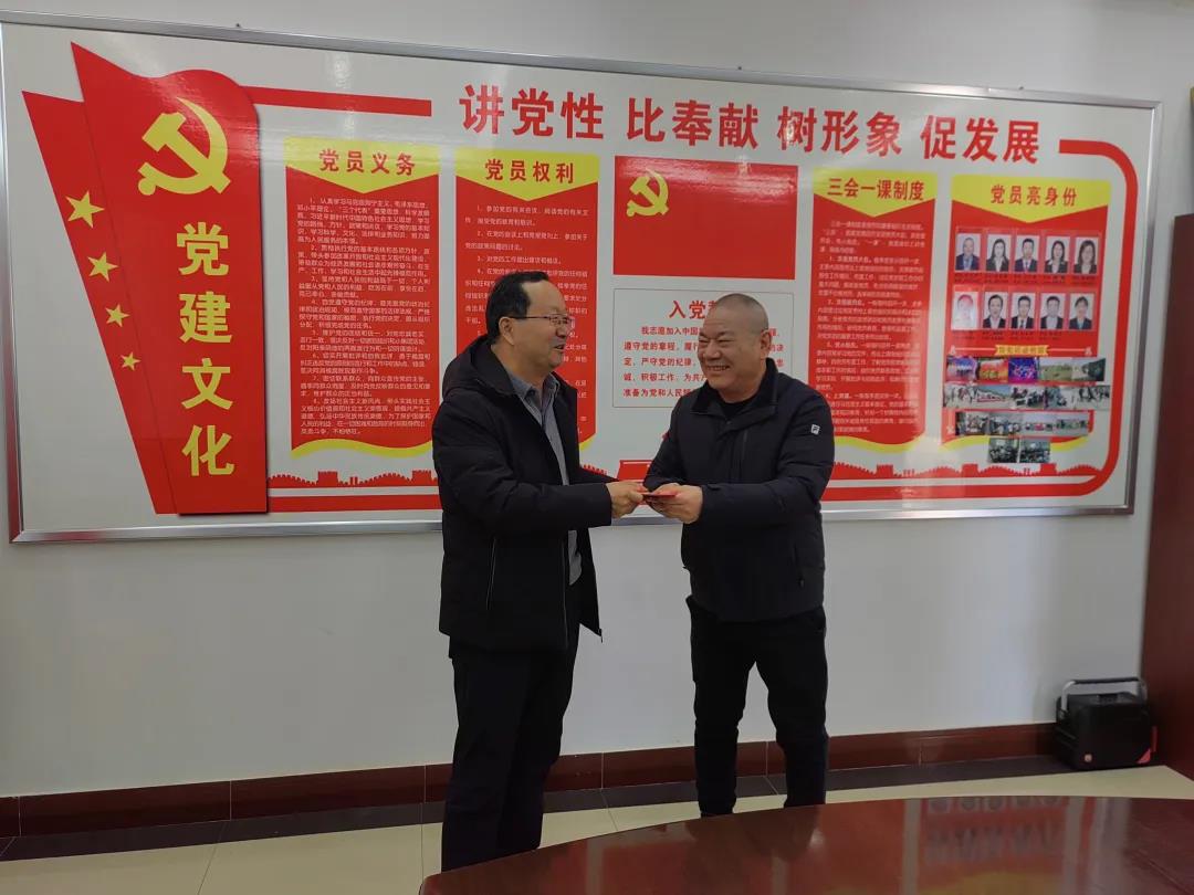 敦煌種業(yè)領(lǐng)導(dǎo)看望慰問公司老干部、老黨員及困難黨員職工