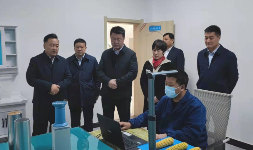 酒泉市政府黨組成員、副市長哈里別克來敦煌種業(yè)調(diào)研指導(dǎo)工作